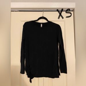 Long sleeve workout top with side tie - Black